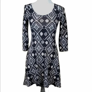 Deb small blk/white Aztec‎ print hi/low dress